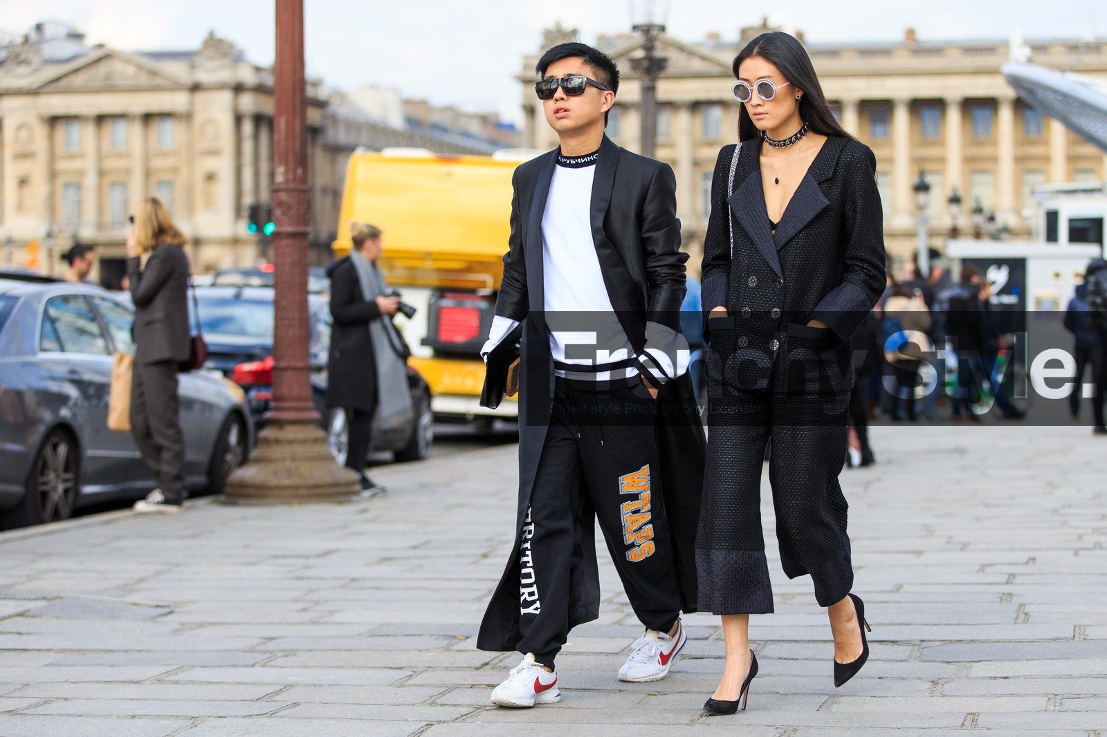atmosphere details, AUTUMN WINTER 2016-2017, AW 16-17, black coat, black jacket, black pants, black shoes, blazer, FALL WINTER 2016-2017, fashion week, frenchystyle, full length, FW, FW 16-17, high heels, horizontal, jonathan paciullo, leather shoes, nike, overcoat, PARIS, PFW, printed pants, street style, sunglasses, sweatpants, tone on tone, total look black, trousers, white sneakers, white sweater