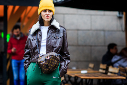 atmosphere details, AUTUMN WINTER 2016-2017, AW 16-17, backpack, brown bag, brown jacket, detail, FALL WINTER 2016-2017, fashion week, frenchystyle, fur collar, FW, FW 16-17, gilda ambrosio, green pants, horizontal, jonathan paciullo, leather bag, leather jacket, LFW, LONDON, louis vuitton, MENSWEAR, monogram, shearling, street style, sweatpants, vêtements, yellow beanie