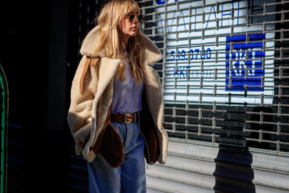 blue denim, brown belt, denim pants, fur collar, gucci, headphones, jeans, leather belt, shearling, sunglasses, trousers, white jacket, white t-shirt, street style, jonathan paciullo, FW, frenchystyle, fashion week, NYFW, NEW YORK, AUTUMN WINTER 2018-2019, AW 18-19, FALL WINTER 2018-2019, FW 18-19, atmosphere details, horizontal, detail, kerry pieri