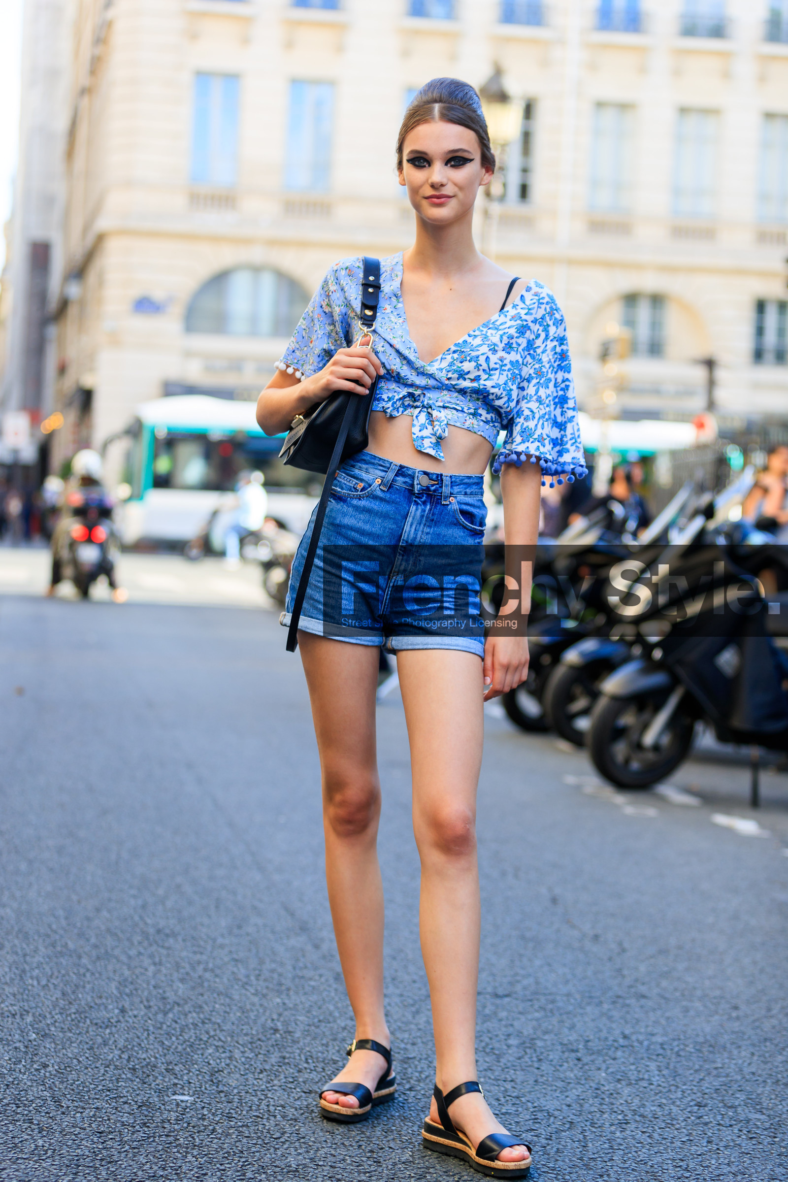 black bag, black shoes, blue denim, blue top, crop top, denim shorts, eyeliner, floral, flowers, leather bag, leather shoes, printed top, PFW, fashion week, frenchystyle, FW, jonathan paciullo, street style, PARIS, vertical, full length, model, AUTUMN WINTER 2018-2019, FALL WINTER 2018-2019, FW 18-19