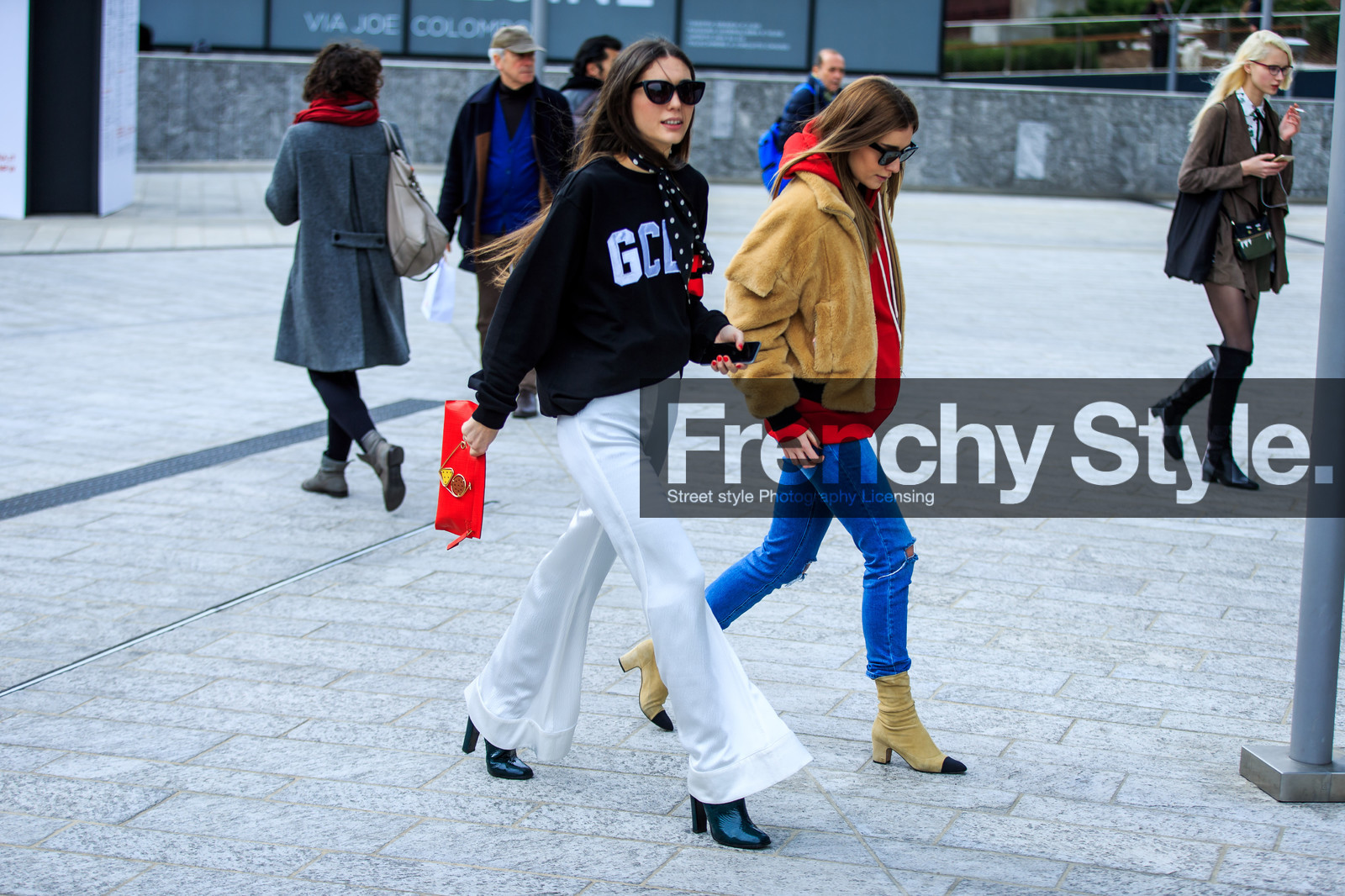 atmosphere details, AUTUMN WINTER 2016-2017, AW 16-17, beige boots, beige fur, beige jacket, black boots, black scarf, black sweater, blue denim, bomber jacket, chanel, céline, denim pants, diletta bonaiuti, FALL WINTER 2016-2017, fashion week, frenchystyle, full length, fur jacket, FW, FW 16-17, high heels, hoodie, horizontal, jeans, jonathan paciullo, leather bag, leather boots, LFW, LONDON, MENSWEAR, polka dot, printed sweater, red bag, red sweater, street style, suede shoes, sunglasses, trousers, varnished leather shoes, white pants