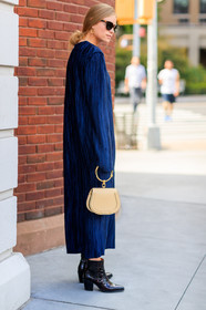 beige bag, blue dress, brown boots, chloé, fashion week, frenchystyle, full length, FW, graphic bag, high heels, jonathan paciullo, leather bag, leather shoes, NEW YORK, NYFW, pleated dress, SPRING SUMMER 2018, SS 18, street style, sunglasses, vertical