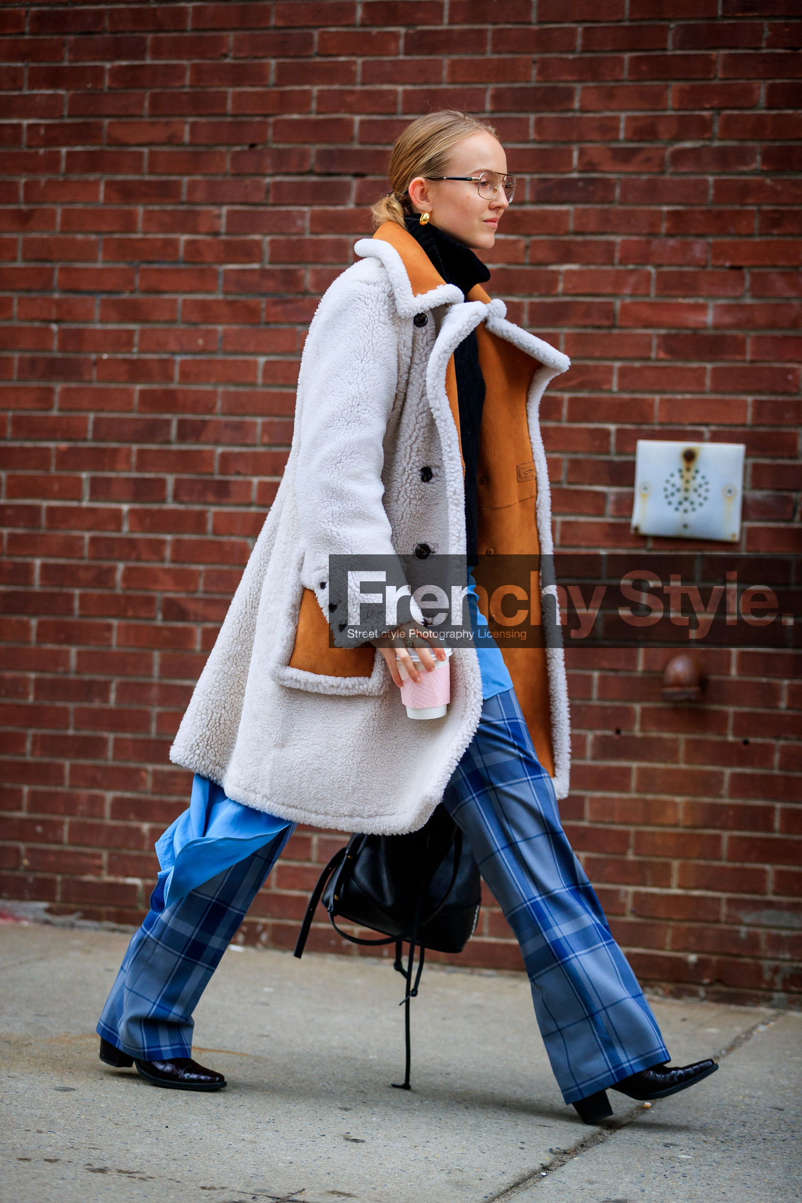 black bag, black turtleneck, blue pants, graphic pants, leather bag, leather shoes, printed pants, shearling, trousers, white coat, white fur, street style, jonathan paciullo, FW, frenchystyle, fashion week, NYFW, NEW YORK, AUTUMN WINTER 2018-2019, AW 18-19, FALL WINTER 2018-2019, FW 18-19, vertical, full length, alexandra carl