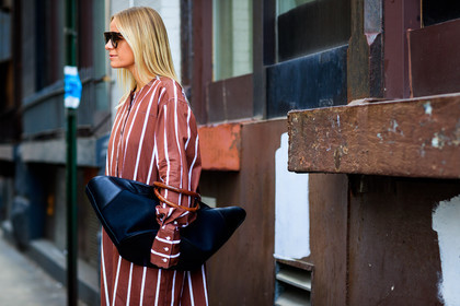 atmosphere details, black bag, brown dress, celine aagaard, detail, fashion week, frenchystyle, FW, graphic bag, graphic dress, graphic shirt, horizontal, jonathan paciullo, leather bag, NEW YORK, NYFW, printed dress, printed shirt, shirt dress, SPRING SUMMER 2018, SS 18, street style, striped shirt, sunglasses