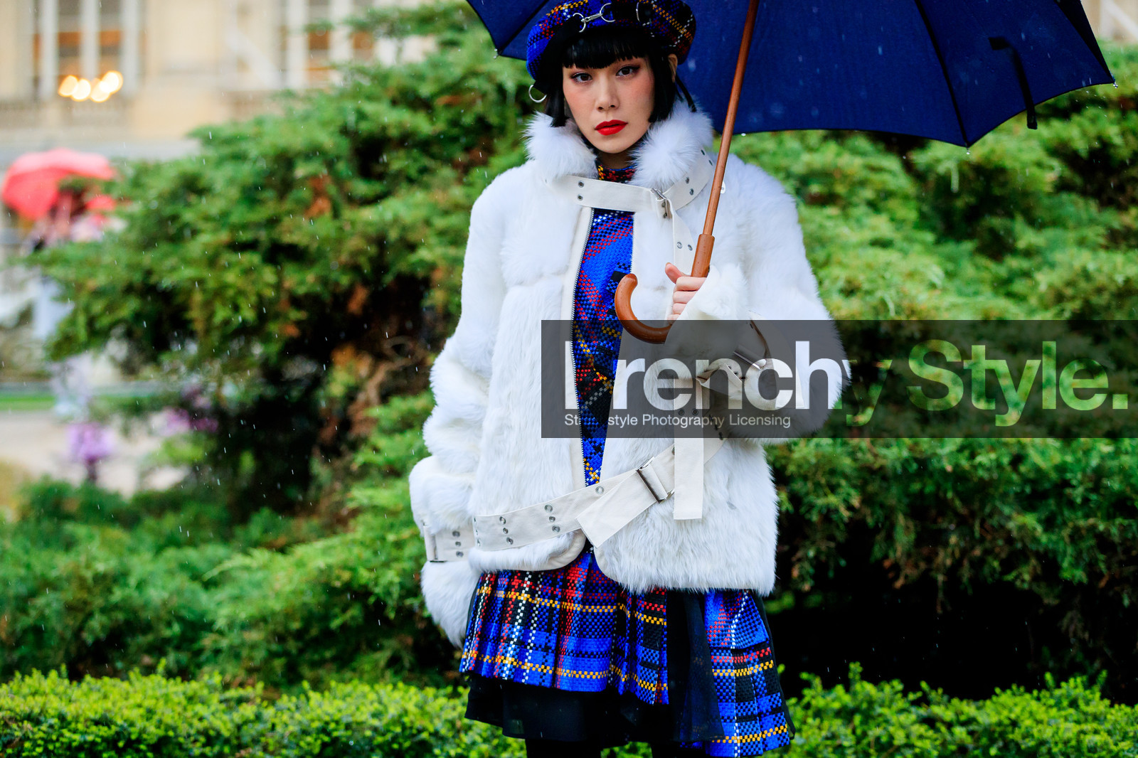 atmosphere details, AUTUMN WINTER 2017-2018, AW 17-18, blue dress, blue hat, checked dress, detail, FALL WINTER 2017-2018, fashion week, frenchystyle, fu, fur jacket, FW, FW 17-18, gingham, horizontal, jonathan paciullo, mademoiselle yulia, PARIS, PFW, plaid, pleated dress, printed dress, sacai, street style, tartan, umbrella, white fur, white jacket