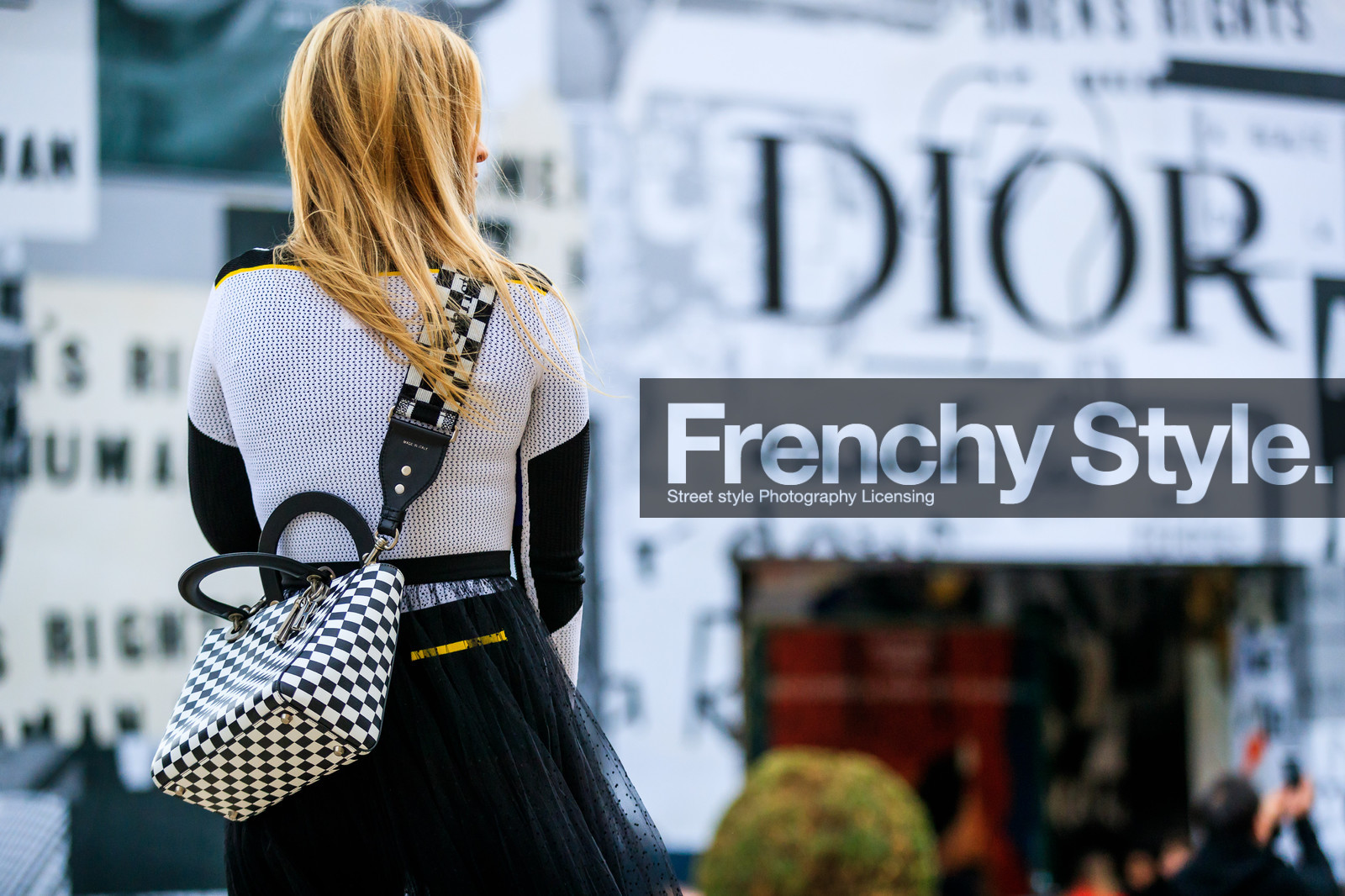 black and white bag, black skirt, checked, christian dior, gingham, graphic bag, leather bag, plaid, printed bag, satin stitch, fashion week, frenchystyle, FW, jonathan paciullo, street style, PFW, PARIS, AUTUMN WINTER 2018-2019, FALL WINTER 2018-2019, FW 18-19, horizontal, atmosphere details, Charlotte Groeneveld