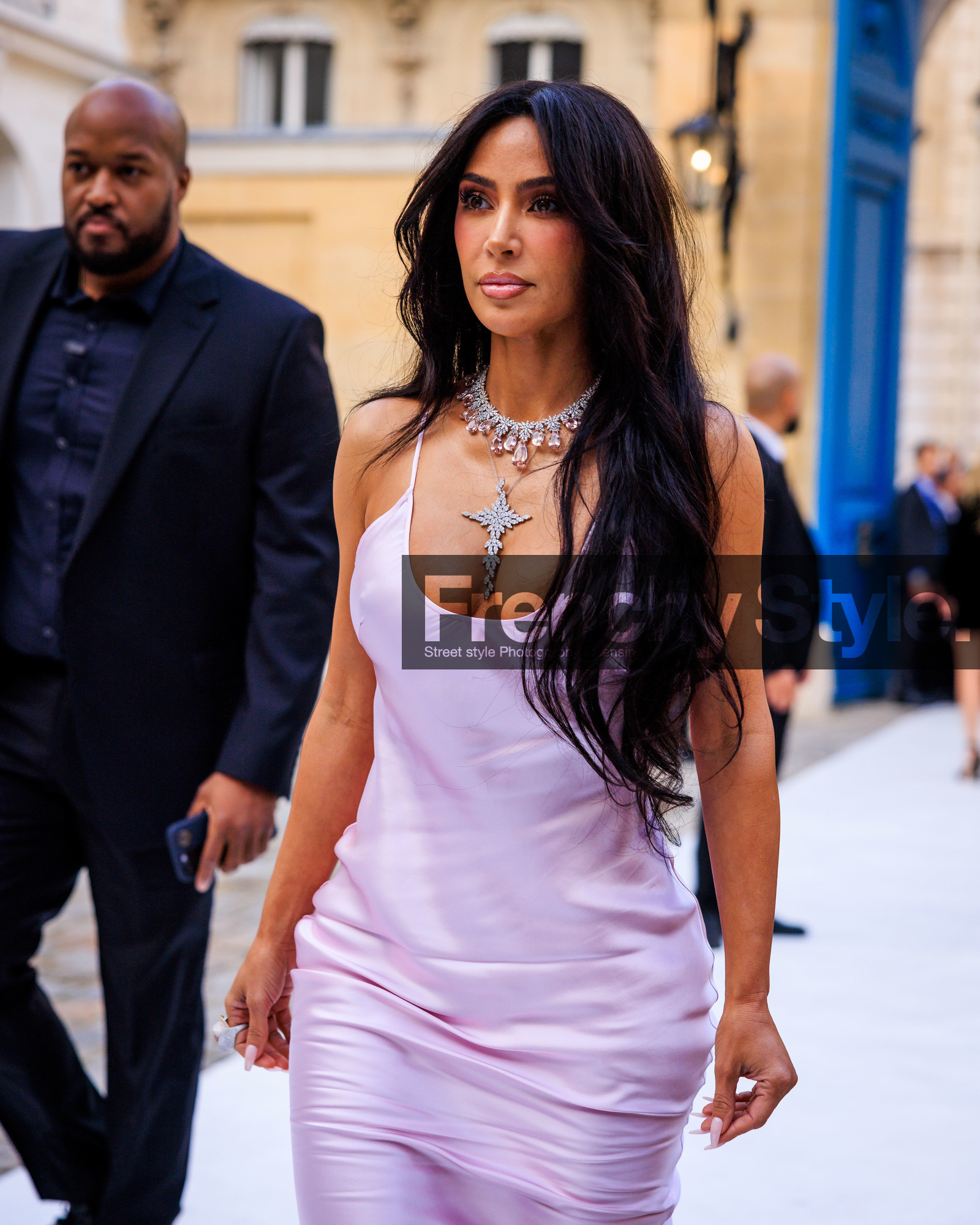 PARIS, PFW, fashion week, frenchystyle, FW, jonathan paciullo, street style, SPRING SUMMER 2024, SS 24, vertical, atmosphere details, detail