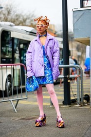 braided tails, ginger hair, orange hair, dyed hair, pink sunglasses, purple jacket, coperni dress, blue dress, coperni bag, blue bag, printed bag, printed dres, pink stockings, platform pumps, mutlcolor heels, plaid heels, coperni, street style, jonathan paciullo, FW, frenchystyle, fashion week, AUTUMN WINTER 2022-2023, FALL WINTER 2022_2023, FW 22-23, PFW, PARIS, full length, vertical