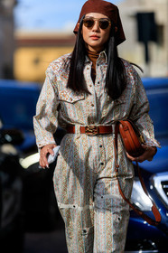 yoyo cao, etro bag, etro belt, etro look, etro jumpsuits, belted jumpsuit, white jumpsuit, long sleeves jumpsuit, button jumpsuits, floral printed jumpsuits, hair scarf, brown scarf, suede scarf, brown leather belt, brown leather bag, round shape sunglasses, metalic frame sunglasses, multicolor jumpsuit, green jumpsuit, pink jumpsuit, fashion week, frenchystyle, FW, jonathan paciullo, street style, MFW, MILAN, AUTUMN WINTER 2020-2021, FALL WINTER 2020-2021, FW 20-21, vertical, atmosphere details, detail