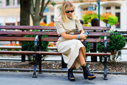 atmosphere details, beige dress, black belt, black boots, detail, fashion week, frenchystyle, FW, high heels, horizontal, jonathan paciullo, leather shoes, louis vuitton, monogram, NEW YORK, NYFW, SPRING SUMMER 2018, SS 18, street style, sunglasses