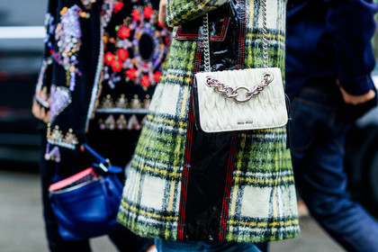 atmosphere details, AUTUMN WINTER 2017-2018, AW 17-18, chains, checked coat, detail, FALL WINTER 2017-2018, fashion week, frenchystyle, FW, FW 17-18, graphic coat, green coat, horizontal, jonathan paciullo, leather bag, MFW, MILAN, miu miu, plaid, printed coat, street style, white bag