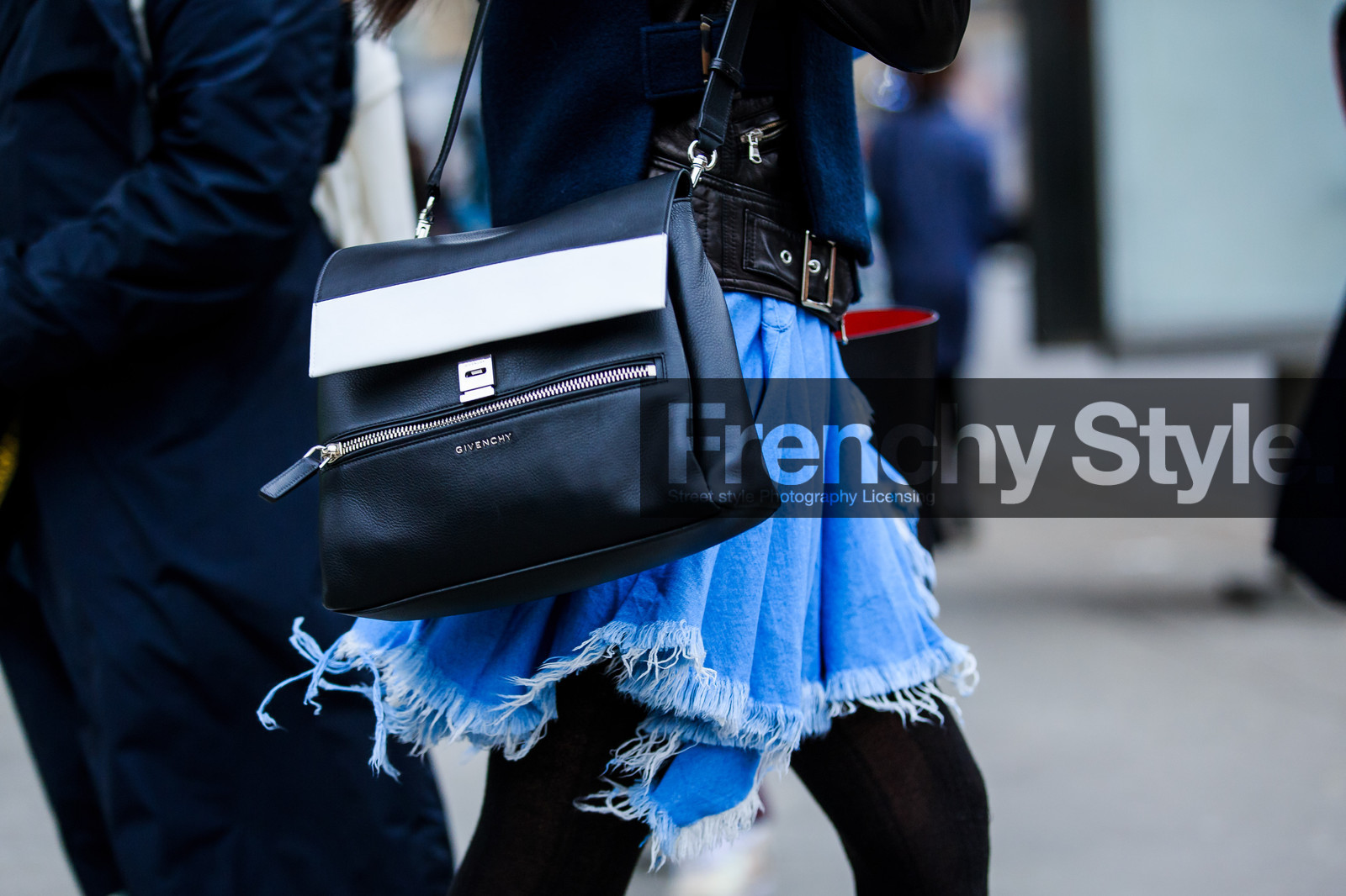 atmosphere details, AUTUMN WINTER 2016-2017, AW 16-17, black and white bag, black bag, black jacket, blue denim, denim skirt, detail, fashion week, frenchystyle, FW, FW 16-17, givenchy, horizontal, jonathan paciullo, leather bag, leather jacket, NEW YORK, NYFW, street style, teddy jacket, woman, zip