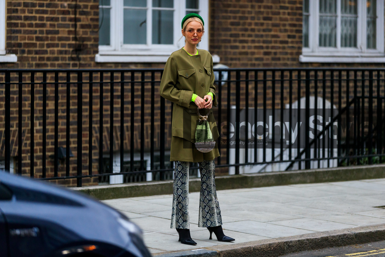 animal print, black shoes, céline, embroidered bag, graphic pants, green bag, green jacket, grey pants, headband, high heels, leather bag, leather shoes, leonie hanne, printed pants, shiny bag, snake print, sunglasses, trousers, LONDON, LFW, fashion week, frenchystyle, FW, jonathan paciullo, street style, AUTUMN WINTER 2019-2020, AW 19-20, FW 19-20, FALL WINTER 2019-2020, horizontal, atmosphere details, full length