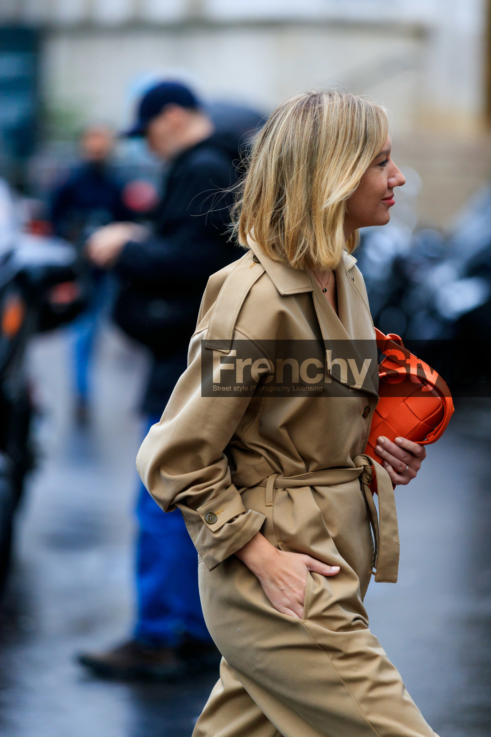 lisa aiken, beige jumpsuit, long sleeves jumpsuit, belted jumpsuit, orange leather bag, plaited bag, plaited leather bag, close up detail, fashion week, frenchystyle, FW, jonathan paciullo, street style, SPRING SUMMER 2020, SS 20, PFW, PARIS, vertical, atmosphere details, detail