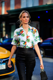 atmosphere details, black bag, black pants, detail, earrings, fashion week, floral, frenchystyle, FW, jonathan paciullo, leather bag, NEW YORK, NYFW, printed shirt, SPRING SUMMER 2018, SS 18, street style, trousers, vertical, white shirt