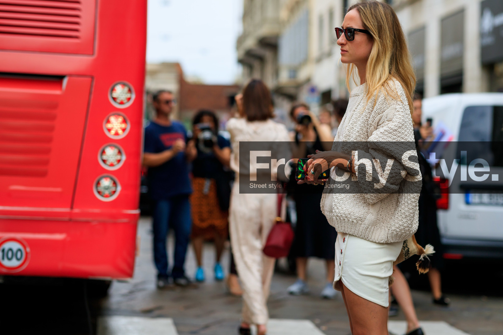 white total look, white skirt, white pullover, knitwear, tight skirt, button skirt, drape skirt, loose pullover, rayban sunglasses, fashion week, frenchystyle, FW, jonathan paciullo, street style, MFW, MILAN, SPRING SUMMER 2020, SS 20