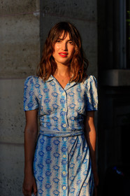 blue dress, graphic dress, printed dress, red lips, fashion week, frenchystyle, FW, jonathan paciullo, street style, PFW, PARIS, vertical, detail, atmosphere details, AUTUMN WINTER 2018-2019, FALL WINTER 2018-2019, FW 18-19, jeanne damas