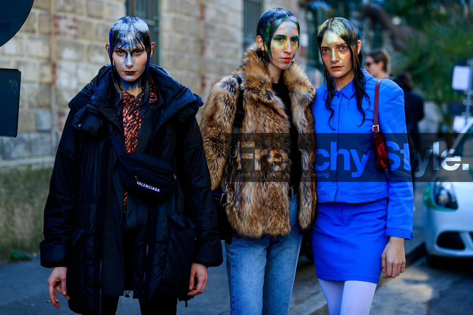 model, glitter face, glitter hair, make up, make up details, hair details, strassed make up, blue jacket, blue skirt, white tights, red leather bag, shoulder bag, beige coat, fur coat, orange eyeshadow, green eyeliner, green eyeshadows, black coat, down jacket, balenciaga bag, crossbody bag, belt bag, blue eyeshadows, blue eyeliner, fashion week, frenchystyle, FW, jonathan paciullo, street style, MFW, MILAN, AUTUMN WINTER 2020-2021, FALL WINTER 2020-2021, FW 20-21, horizontal, atmosphere details, detail