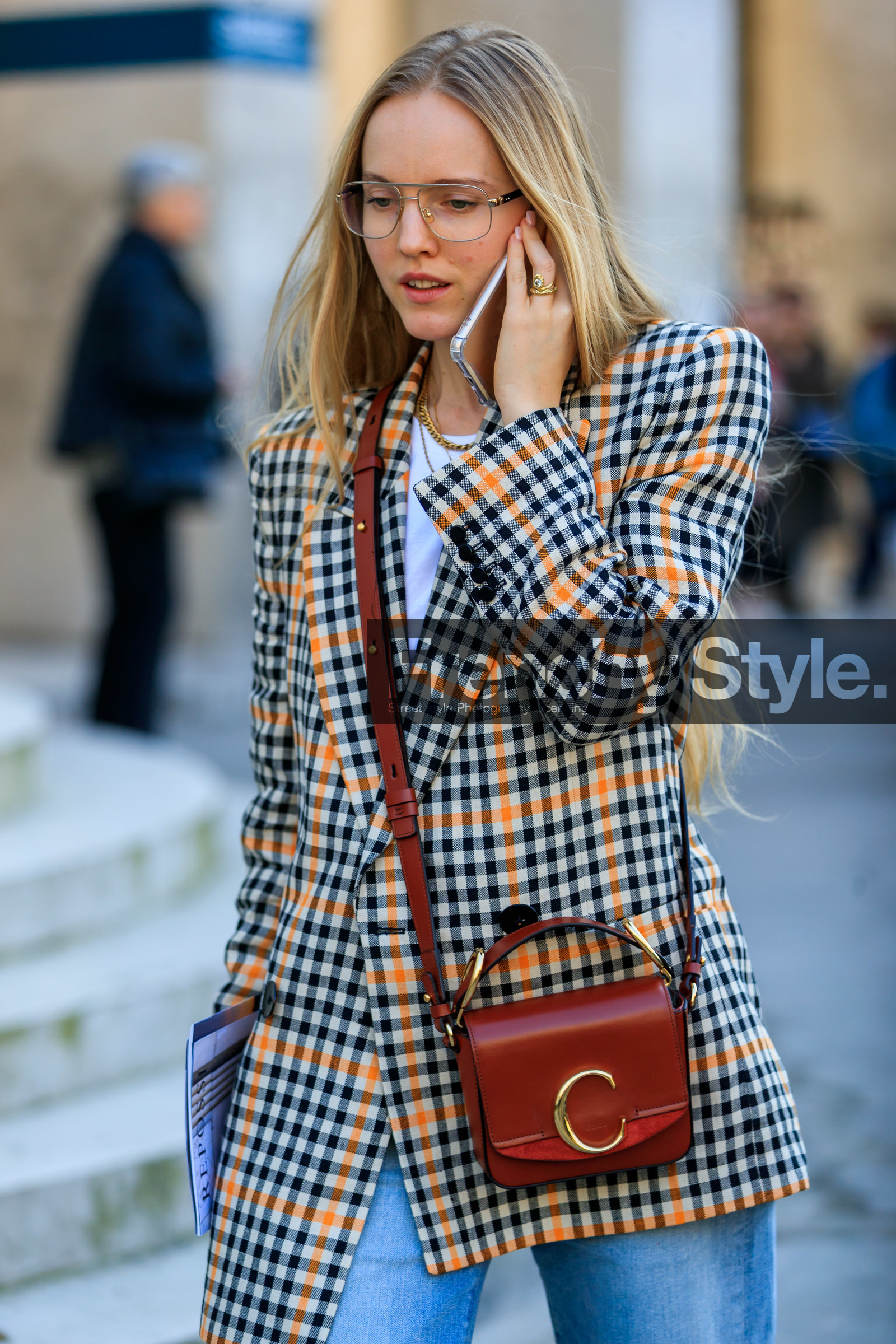 alexandra carl, beige jacket, blazer, blue denim, brown bag, checked, chloé, denim pants, gingham, graphic jacket, jeans, leather bag, plaid, printed jacket, trousers, PARIS, PFW, street style, jonathan paciullo, FW, frenchystyle, fashion week, AUTUMN WINTER 2019-2020, AW 19-20, FALL WINTER 2019-2020, FW 19-20, vertical, atmosphere details, detail