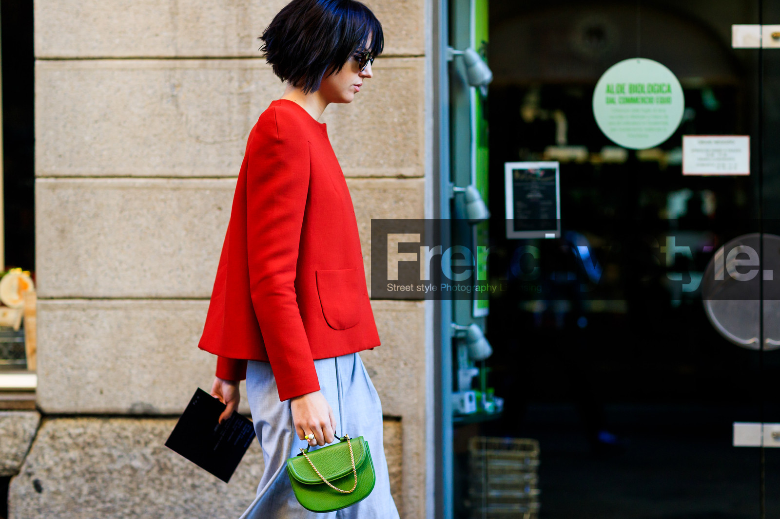 atmosphere details, AUTUMN WINTER 2017-2018, AW 17-18, detail, FALL WINTER 2017-2018, fashion week, frenchystyle, FW, FW 17-18, green bag, horizontal, jonathan paciullo, leather bag, MFW, MILAN, red jacket, street style, sunglasses
