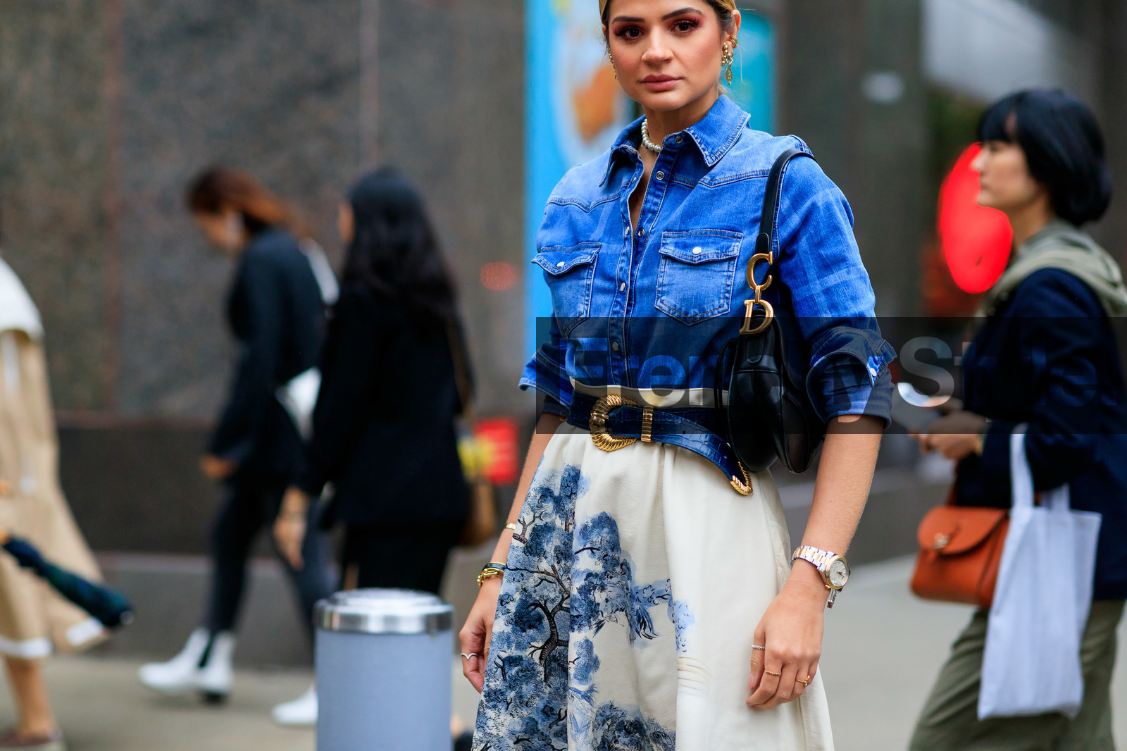 black bag, blue belt, blue denim, christian dior, denim shirt, embroideries, floral, flowers, graphic skirt, high waist, leather bag, leather belt, printed skirt, saddle bag, thassia naves, white skirt, fashion week, frenchystyle, FW, jonathan paciullo, street style, NEW YORK, NYFW, SPRING SUMMER 2020, SS 20, horizontal, atmosphere details, detail