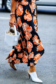 atmosphere details, black dress, detail, fashion week, floral, flowers, frenchystyle, FW, graphic dress, high heels, jonathan paciullo, leather bag, leather shoes, NEW YORK, NYFW, printed dress, SPRING SUMMER 2018, SS 18, street style, vertical, white bag, white shoes