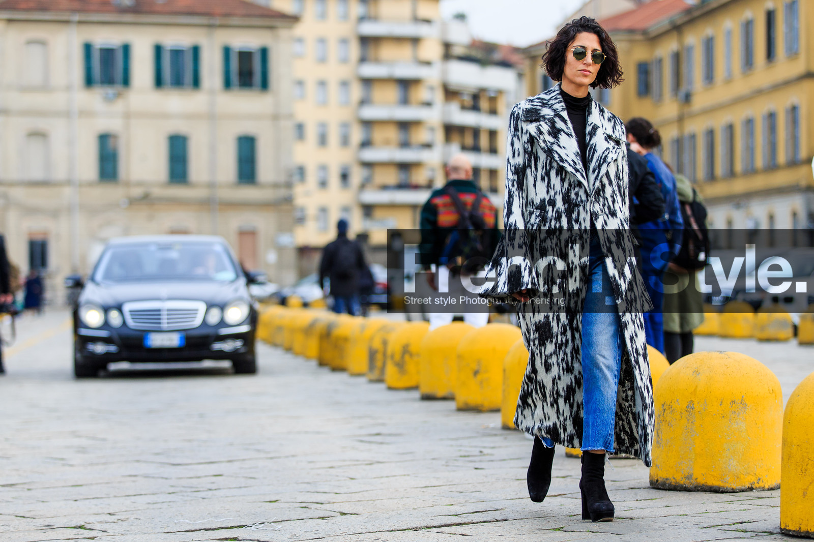 atmosphere details, AUTUMN WINTER 2016-2017, AW 16-17, black, black and white, black boots, blue, blue denim, denim pants, FALL WINTER 2016-2017, fashion week, frenchystyle, full length, FW, FW 16-17, horizontal, jeans, jonathan paciullo, LFW, LONDON, MENSWEAR, printed coat, street style, suede shoes, sunglasses, trousers, yasmine sewell