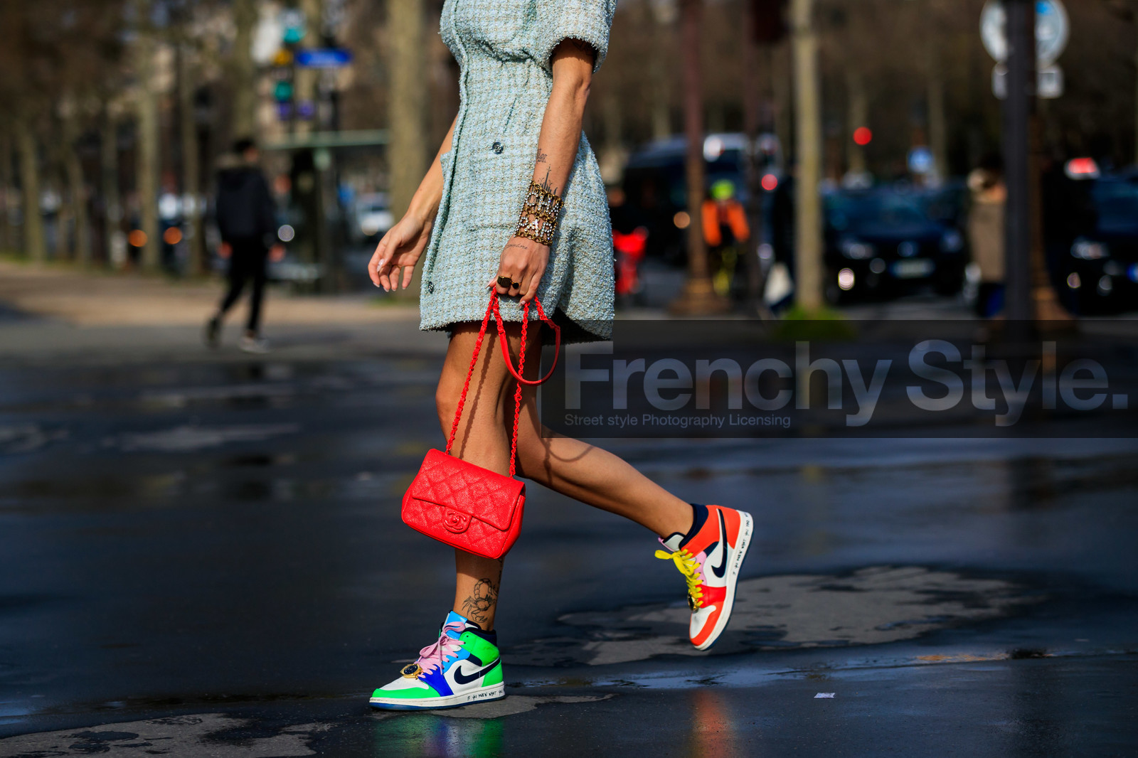 hera pradel, red polish bag, quilted bag, nike shoes, green sneakers, red sneakers, blue sneakers, multicolor sneakers, tatoo, close up detail, bag detail, shoes detail, strassed bangle, strassed bracelet, big bangle, big bracelet, golden chain bracelet, light blue skirt, checked skirt, mini skirt, tweed skirt, chanel bag, chanel bracelet, chanel skirt, fashion week, frenchystyle, FW, jonathan paciullo, street style, PFW, PARIS, horizontal, atmosphere details, detail