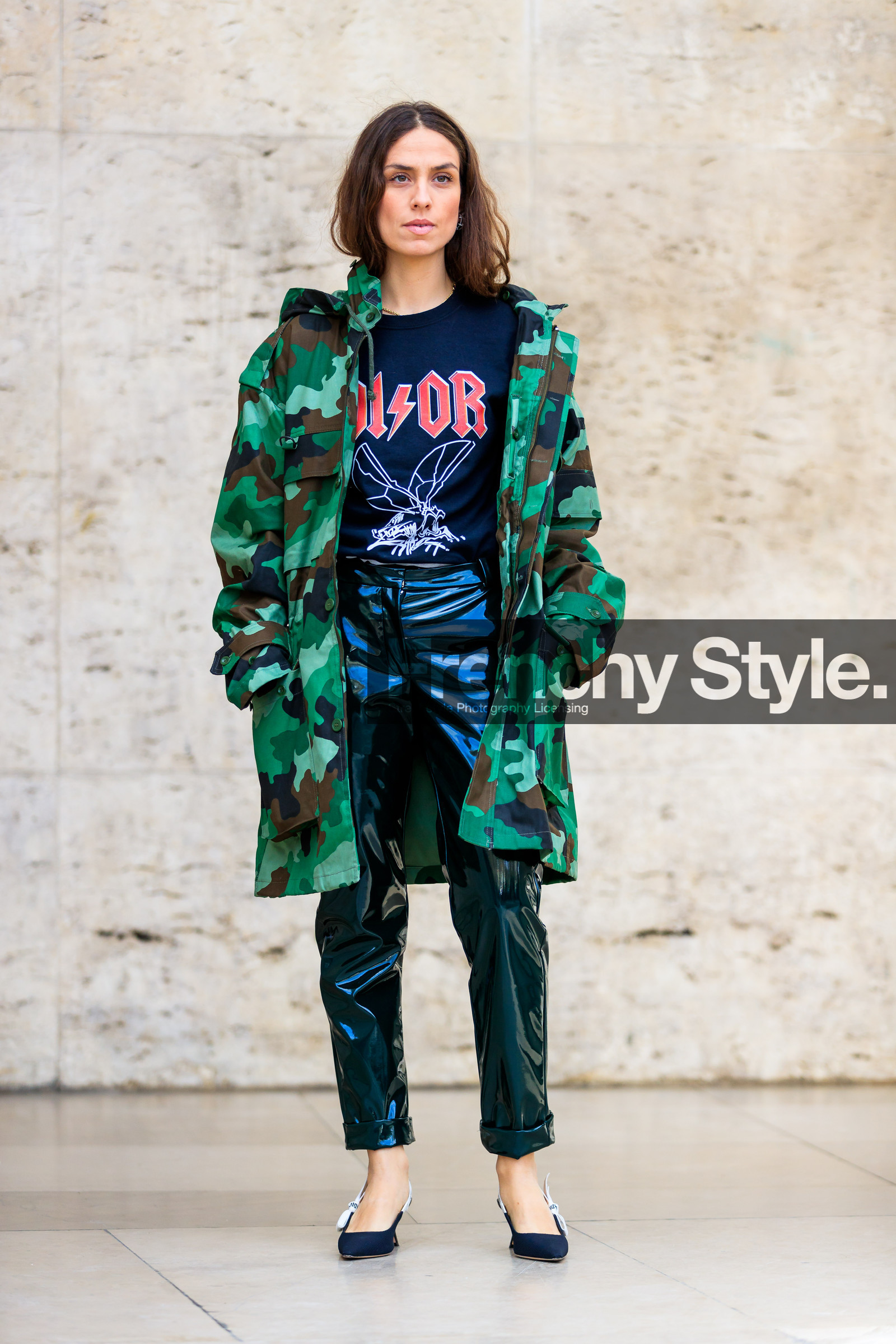 AUTUMN WINTER 2017-2018, AW 17-18, black and white shoes, black pants, black shoes, black t shirt, camo jacket, camouflage, christian dior, erika boldrin, FALL WINTER 2017-2018, fashion week, frenchystyle, full length, FW, FW 17-18, green jacket, high heels, jonathan paciullo, leather pants, leather shoes, military jacket, PARIS, PFW, printed jacket, printed t shirt, street style, trousers, vertical, vinyl