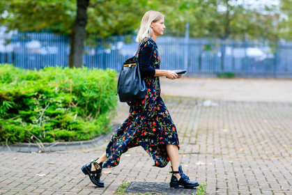 atmosphere details, black bag, black boots, black dress, fashion week, floral, flower, frenchystyle, full length, FW, horizontal, jonathan paciullo, leather backpack, leather bag, leather shoes, LFW, LONDON, printed dress, SPRING SUMMER 2017, SS 17, street style, woman