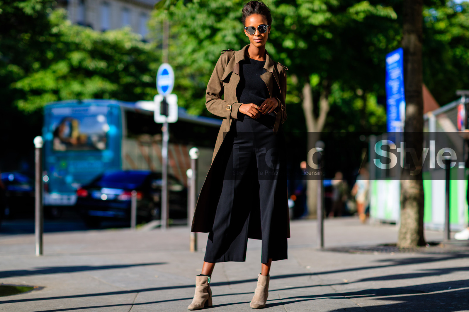 atmosphere details, AUTUMN WINTER 2016-2017, AW 16-17, beige boots, black pants, black top, brown coat, FALL WINTER 2016-2017, fashion week, frenchystyle, full length, FW, FW 16-17, HAUTE COUTURE, horizontal, jonathan paciullo, Leila Nda, MENSWEAR, model, PARIS, PFW, pulled back hair, street style, suede shoes, sunglasses, trench coat, trousers
