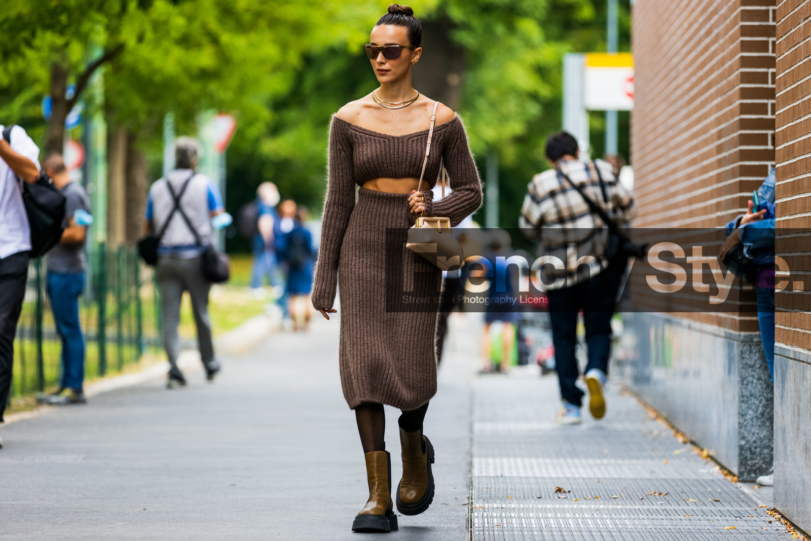 bag, beige bag, boots, brown boots, brown monochrome, chunky boots, fendi bag, knit, knit skirt, knit top, leather bag, leather boots, Mary Leest, skirt, sunglasses, wool twin set, fashion week, frenchystyle, FW, jonathan paciullo, street style, MFW, MILAN, SPRING SUMMER 2022, SS 22, horizontal, atmosphere details, full length