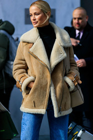 beige suede coat, fur coat, denim, blue jeans, fashion week, frenchystyle, FW, jonathan paciullo, street style, FALL WINTER 2020-2021, AUTUMN WINTER 2020-2021, FW 20-21, vertical, atmosphere details, detail, NYFW, NEW YORK