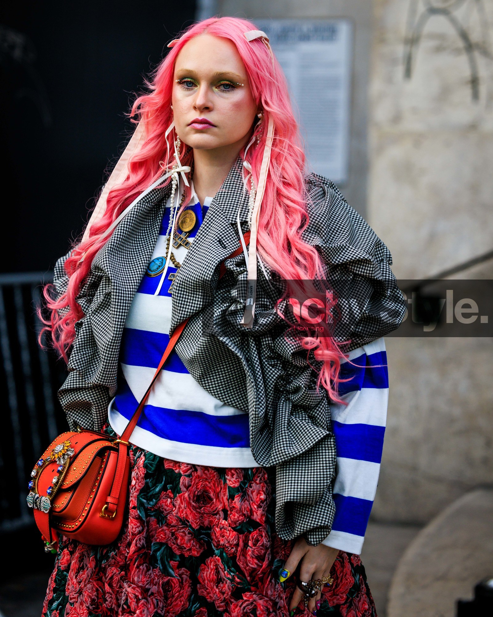 fashion week, frenchystyle, FW, jonathan paciullo, street style, PFW, PARIS, SPRING SUMMER 2024, SS 24, vertical, atmosphere details, detail