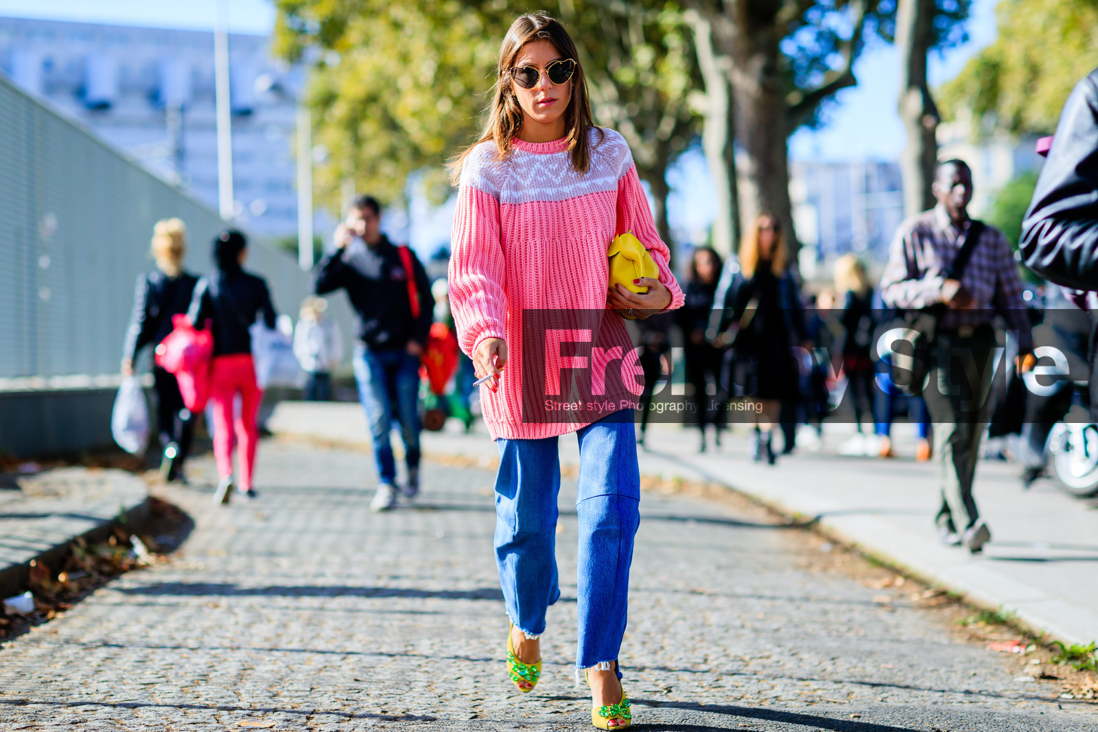 atmosphere details, blue denim, denim pants, fashion week, frenchystyle, full length, FW, high heels, horizontal, jeans, jonathan paciullo, leather bag, leather shoes, loewe, PARIS, PFW, pink sweater, SPRING SUMMER 2017, SS 17, street style, sunglasses, trousers, yellow bag, yellow shoes