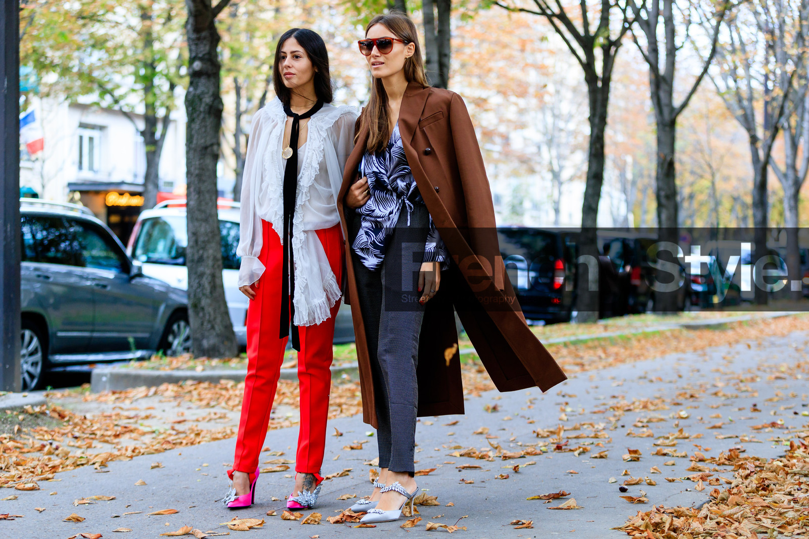 atmosphere details, black pants, black scarf, brown coat, fashion week, frenchystyle, full length, FW, gilda ambrosio, Giorgia Tordini, horizontal, jonathan paciullo, leather shoes, over the shoulder, PARIS, PFW, pink shoes, printed shirt, red pants, silver shoes, SPRING SUMMER 2017, SS 17, street style, sunglasses, trench coat, trousers, white shirt