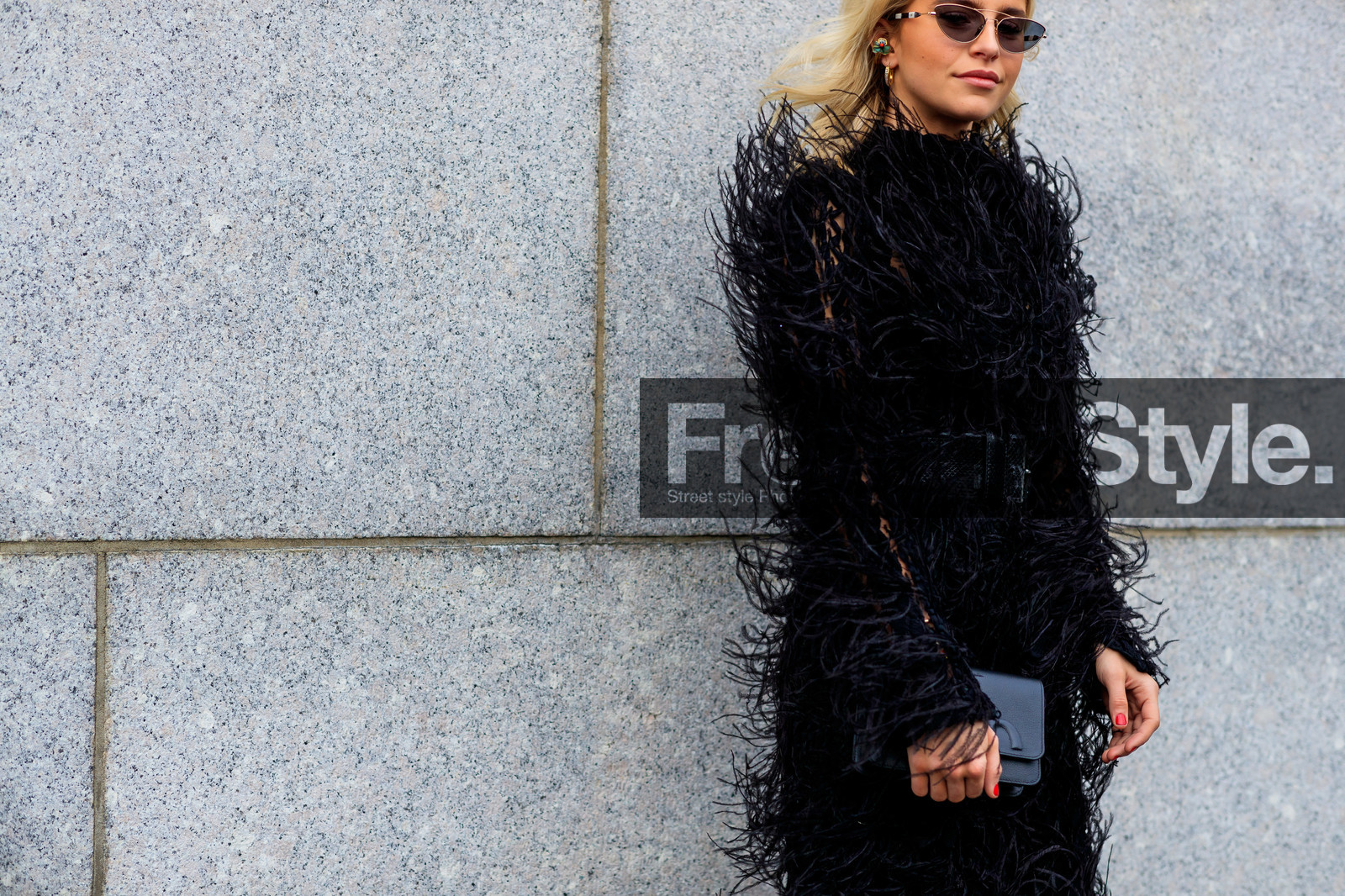black bag, black belt, black dress, caro daur, carolina herrera, earrings, feathers, leather bag, sunglasses, tone on tone, total look black, street style, jonathan paciullo, frenchystyle, NYFW, NEW YORK, AUTUMN WINTER 2019-2020, AW 19-20, FALL WINTER 2019-2020, FW 19-20, FW, fashion week, atmosphere details, horizontal, detail