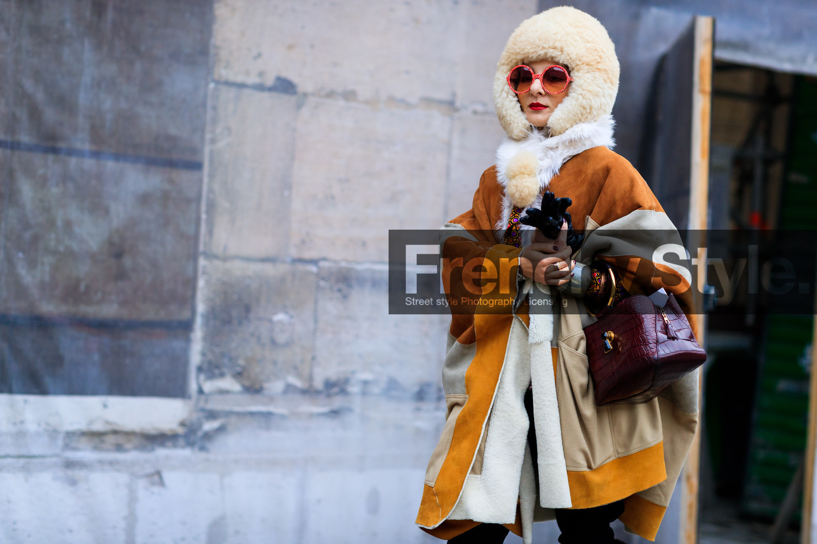 beige fur, beige jacket, black gloves, bordeaux, burgundy, camel jacket, fur jacket, hood, leather bag, leather gloves, leather jacket, patchwork, red bag, shearling, sunglasses, fashion week, frenchystyle, FW, jonathan paciullo, street style, PFW, PARIS, SPRING SUMMER 2017, SS 17, HAUTE COUTURE, atmosphere details, detail, horizontal, catherine baba