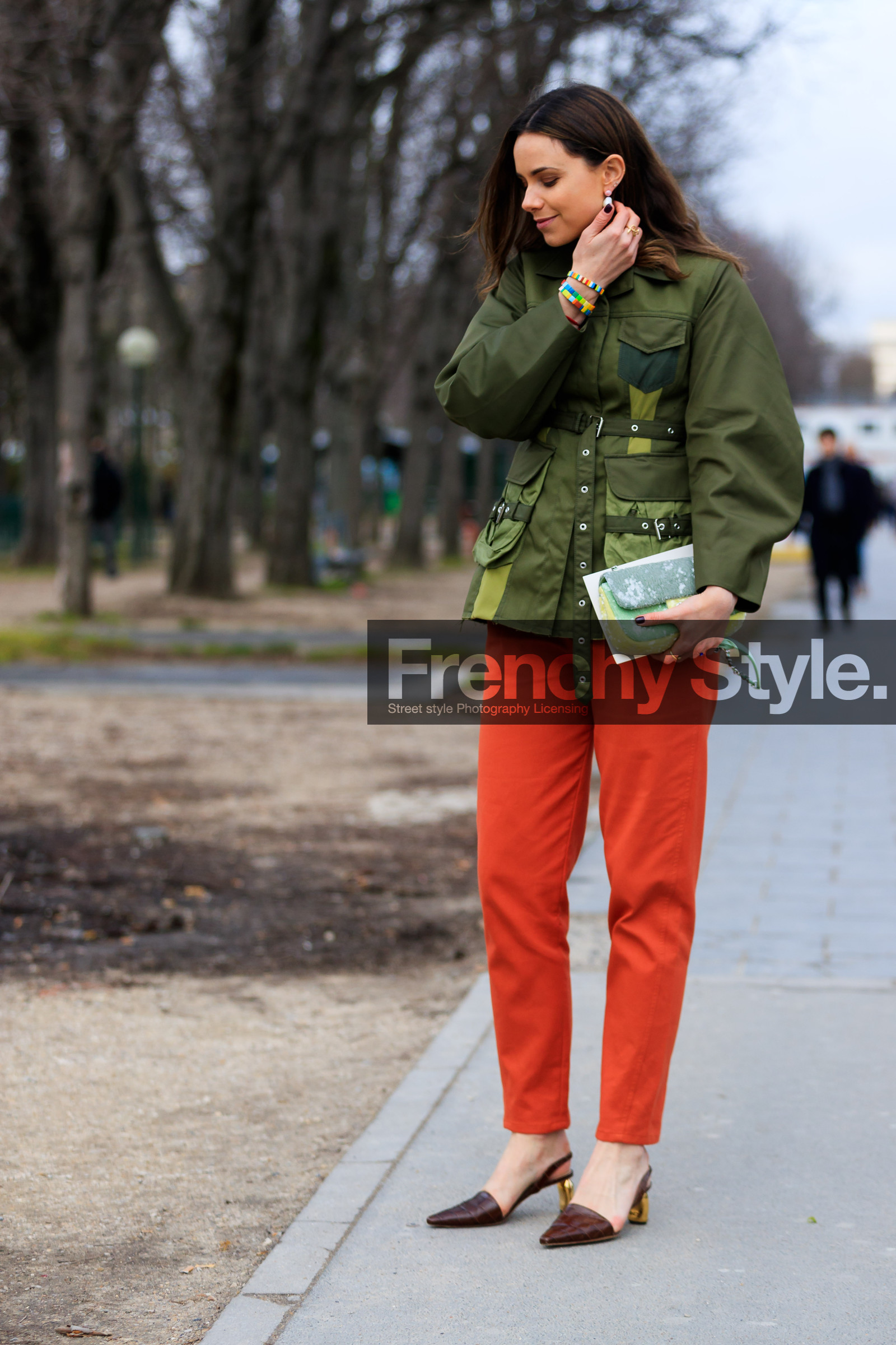 bracelet, brown shoes, glitter, green bag, green jacket, high heels, leather bag, leather shoes, red pants, sequined bag, trousers, street style, jonathan paciullo, FW, frenchystyle, fashion week, PFW, PARIS, AUTUMN WINTER 2018-2019, FALL WINTER 2018-2019, FW 18-19, vertical, full length, florrie thomas