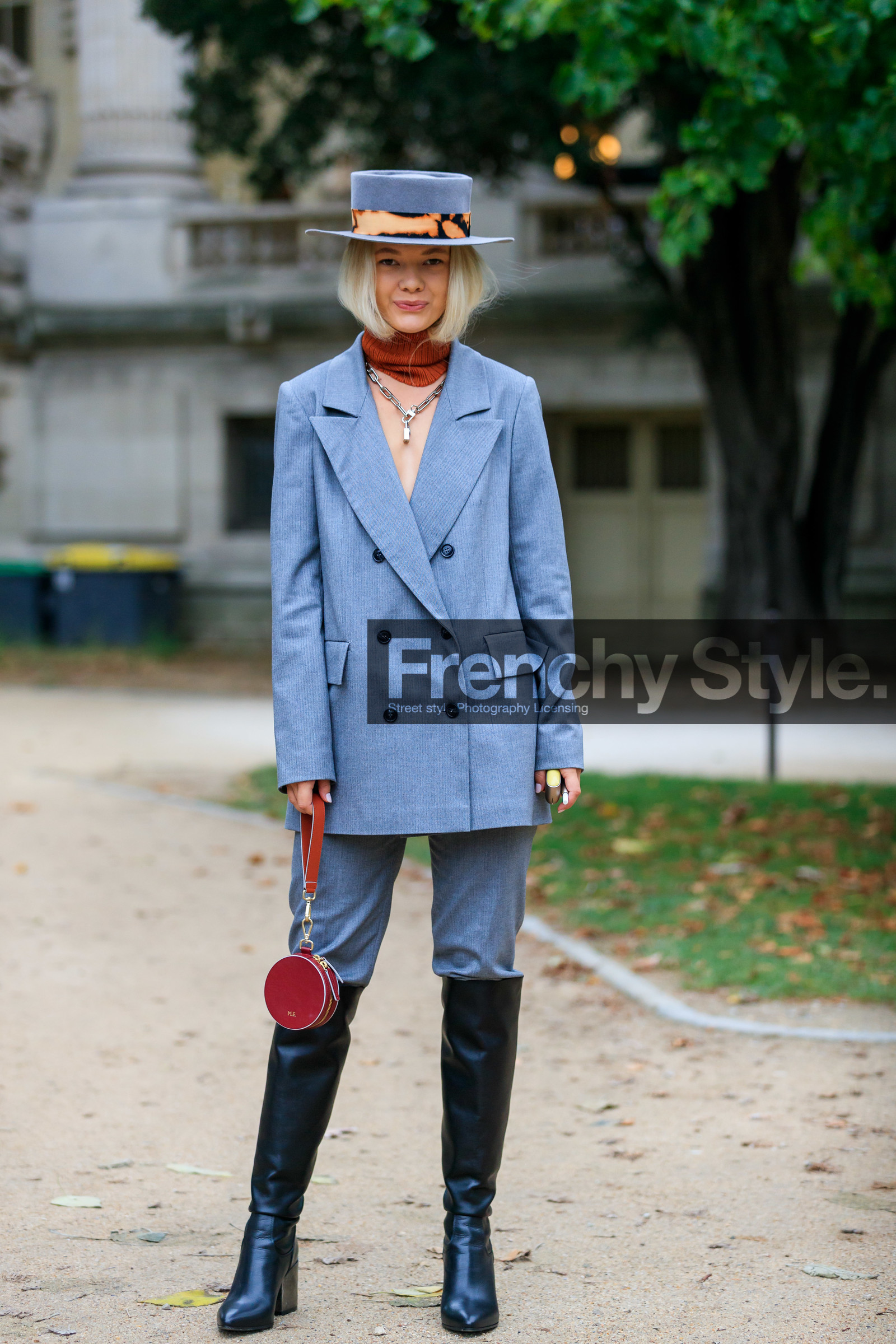 green leather jacket, green leather bombers, fur collar jacket, fur jacket, white dress, silk dress, high collar dress, strassed dress, brocart dress, mini dress, mini bag, chloe bag, golden buckle bag, green leather bag, camel leather bag, animal skin bag, animal skin boots, brown leather boots, multi buckle boots, laced boots, fashion week, frenchystyle, FW, jonathan paciullo, street style, SPRING SUMMER 2020, SS 20, PFW, PARIS, vertical, full length