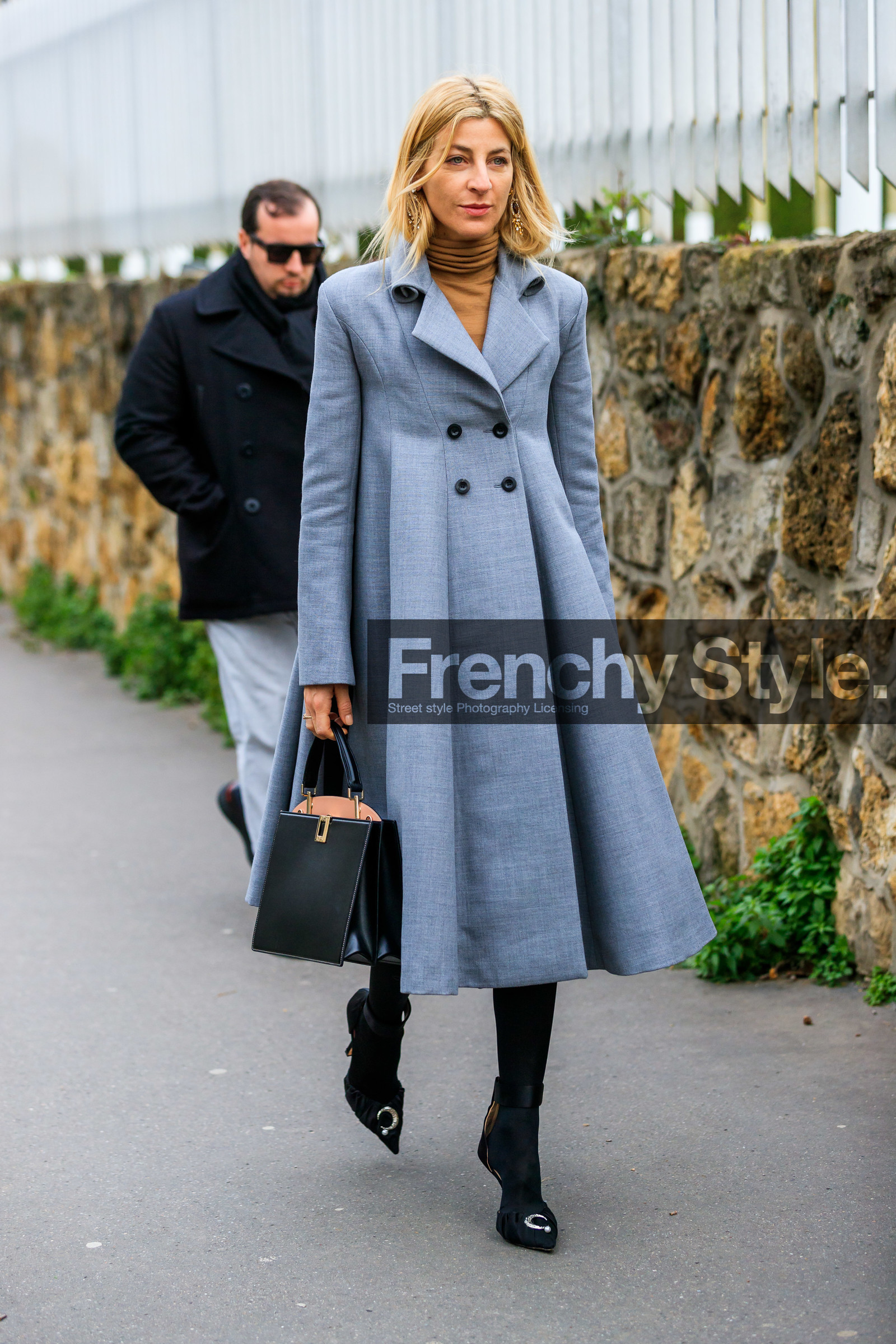 ada kokosar, light grey jacket, long jacket, black leather bag, black shoes, satin shoes, sharp end shoes, drape shoes, strassed shoes, hand bag, roger vivier bag, fashion week, frenchystyle, FW, jonathan paciullo, street style, PFW, PARIS, AUTUMN WINTER 2020-2021, FALL WINTER 2020-2021, FW 20-21, vertical, full length