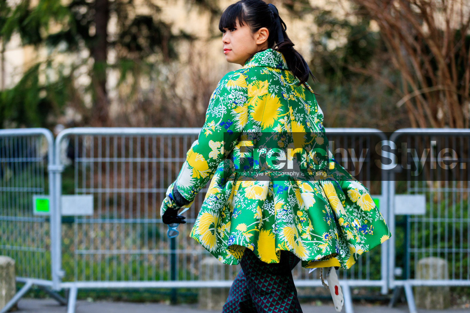 floral, graphic jacket, graphic pants, green gloves, green jacket, multicolor jacket, printed jacket, printed pants, trousers, street style, jonathan paciullo, FW, frenchystyle, fashion week, PFW, PARIS, AUTUMN WINTER 2018-2019, FALL WINTER 2018-2019, FW 18-19, horizontal, atmosphere details, leaf greener