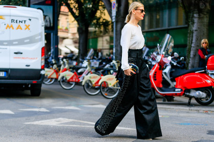 atmosphere details, black pants, fashion week, frenchystyle, full length, FW, horizontal, jonathan paciullo, leather bag, MFW, MILAN, SPRING SUMMER 2017, SS 17, street style, trousers, white top, wide pants