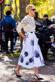 black heels, black pumps, black sunglasses, diamond, floral print, flower, heels, knitwear, Lika Aiken, long skirt, print, printed skirt, pumps, skirt, sunglasses, white knitwear, white skirt, fashion week, frenchystyle, FW, jonathan paciullo, street style, PFW, PARIS, SPRING SUMMER 2022, SS 22, vertical, full length