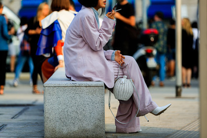 high heels, leather bag, leather shoes, purple jacket, purple pants, purple suit, trousers, white bag, white boots, fashion week, frenchystyle, FW, jonathan paciullo, street style, MFW, MILAN, SPRING SUMMER 2019, SS 19, atmosphere details, horizontal, detail