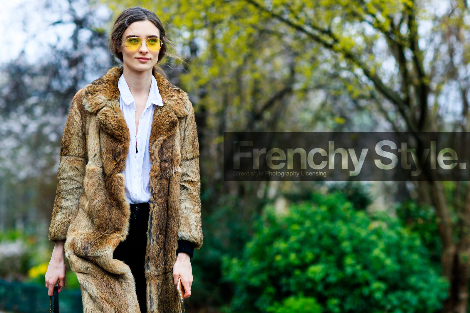 atmosphere details, AUTUMN WINTER 2017-2018, AW 17-18, brown coat, brown fur, Carolina Thaler, detail, FALL WINTER 2017-2018, fashion week, frenchystyle, Fur coat, FW, FW 17-18, horizontal, jonathan paciullo, model, PARIS, PFW, street style, sunglasses, trousers, white shirt
