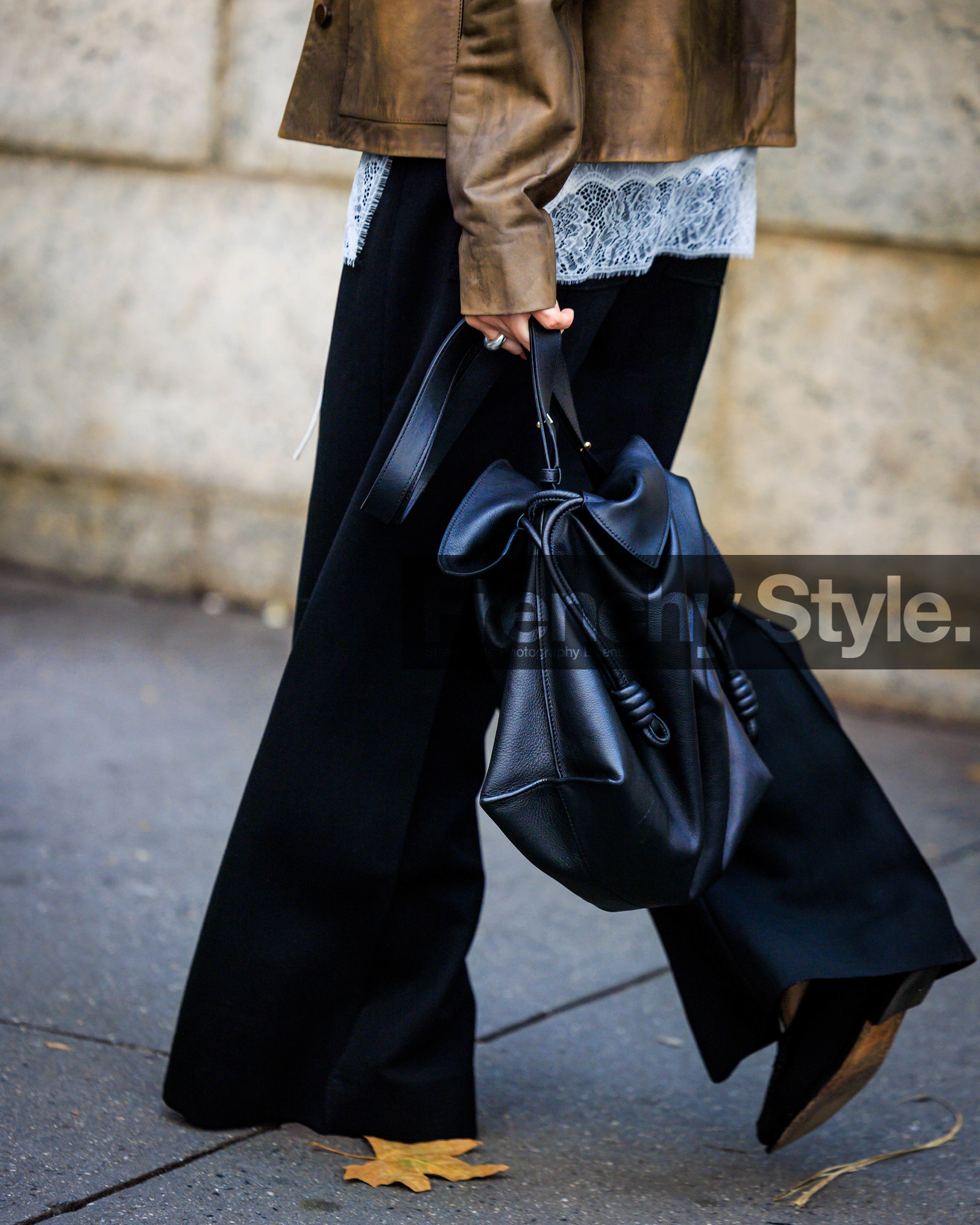 jonathan paciullo, FW, frenchystyle, fashion week, street style, vertical, detail, atmosphere details, NEW YORK, NYFW, SPRING SUMMER 2024, SS 24