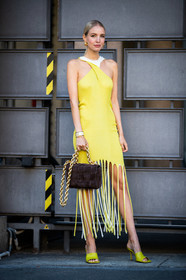 yellow dress, light green dress, white dress, fringe dress, mid long dress, asymetrical dress, sleeveless dress, suede bag, plaited bag, big chain strap bag, golden chain strap bag, golden bracelet, golden watch, cartier bracelet, cartier clou bracelet, golden earrings, hoop earrings, chain earrings, light green slippers, light green sandals, bottega veneta bag, leonie hanne, street style, jonathan paciullo, FW, frenchystyle, fashion week, MFW, MILAN, SPRING SUMMER 2021, SS 21, vertical, full length