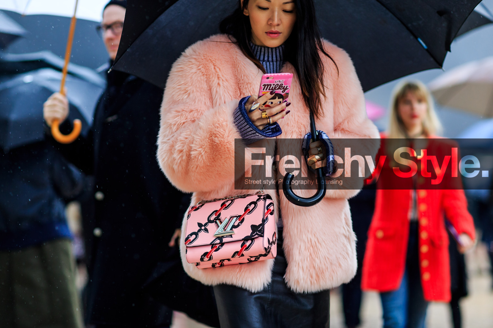 atmosphere details, AUTUMN WINTER 2016-2017, AW 16-17, black skirt, detail, FALL WINTER 2016-2017, fashion week, frenchystyle, fur jacket, FW, FW 16-17, horizontal, jonathan paciullo, leather bag, leather skirt, louis vuitton, PARIS, PFW, pink bag, pink fur, pink jacket, printed bag, street style, tina leung, umbrella