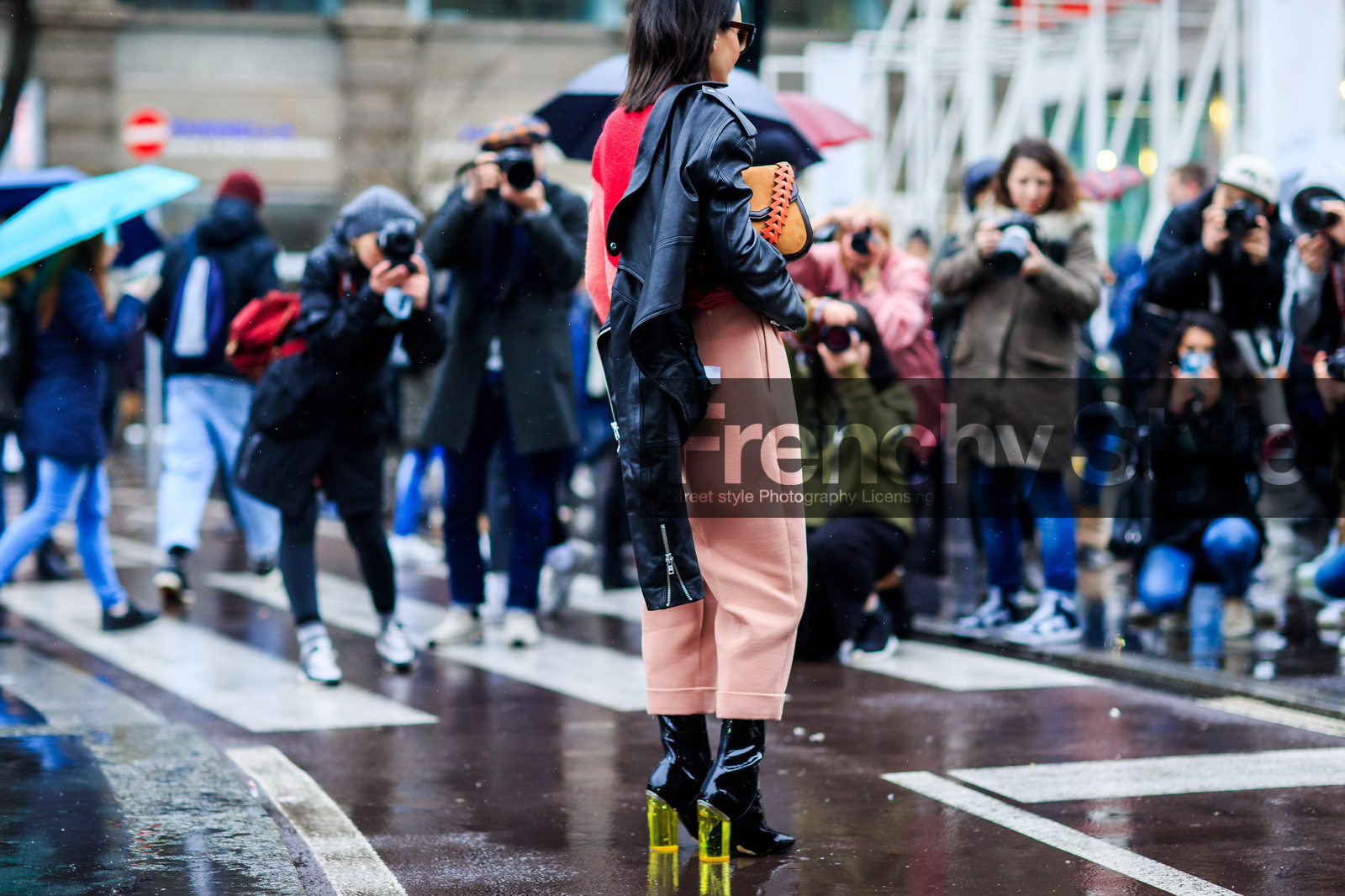 atmosphere details, AUTUMN WINTER 2016-2017, AW 16-17, black boots, black jacket, black perfecto, christian dior, detail, FALL WINTER 2016-2017, fashion week, frenchystyle, FW, FW 16-17, high boots, high heels, horizontal, jonathan paciullo, leather boots, leather jacket, leather perfecto, LFW, LONDON, MENSWEAR, pink pants, street style, transparent heel, trousers, varnished leather shoes